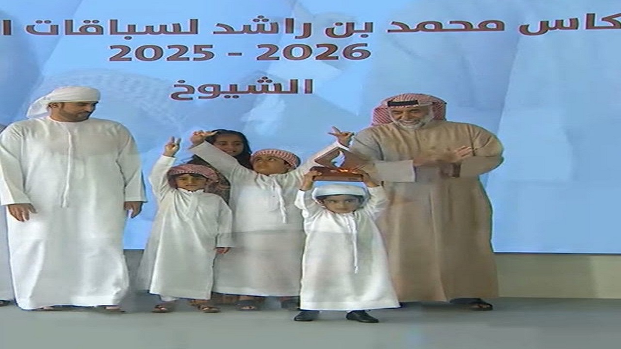 حارس التراث وأصغر صقار بالعالم .. طفل إماراتي في عمرالـ 3 سنوات يخطف الأنظار خلال مهرجان هوامير فريجنا